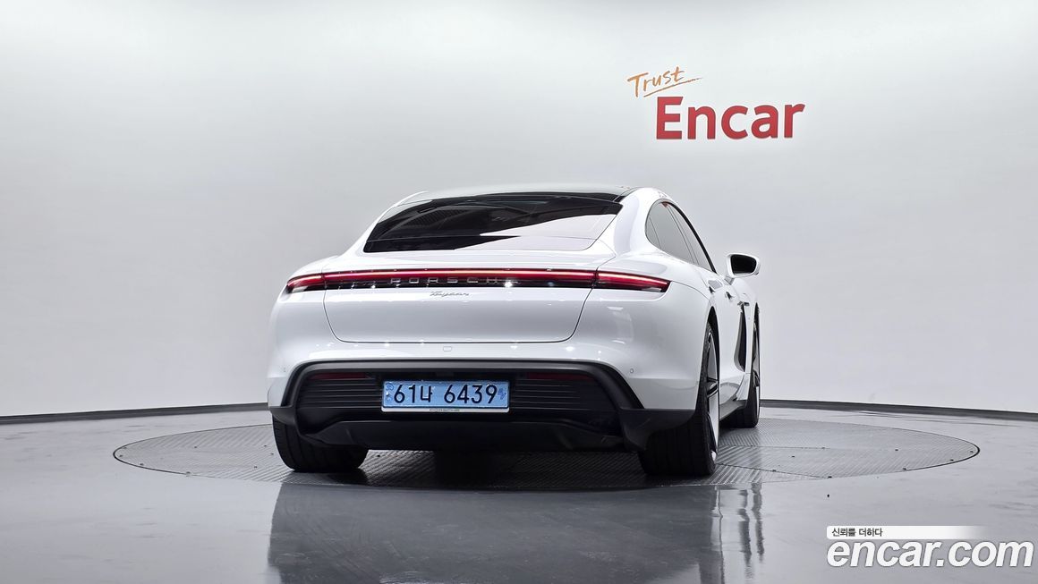 Porsche Taycan 2023