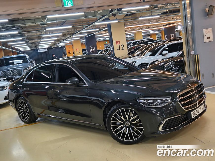 Mercedes-Benz S-Class 2025