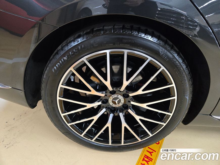 Mercedes-Benz S-Class 2025