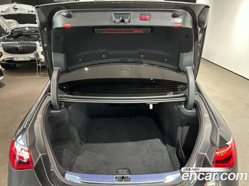 Mercedes-Benz S-Class 2025