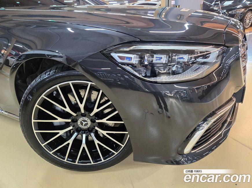 Mercedes-Benz S-Class 2025