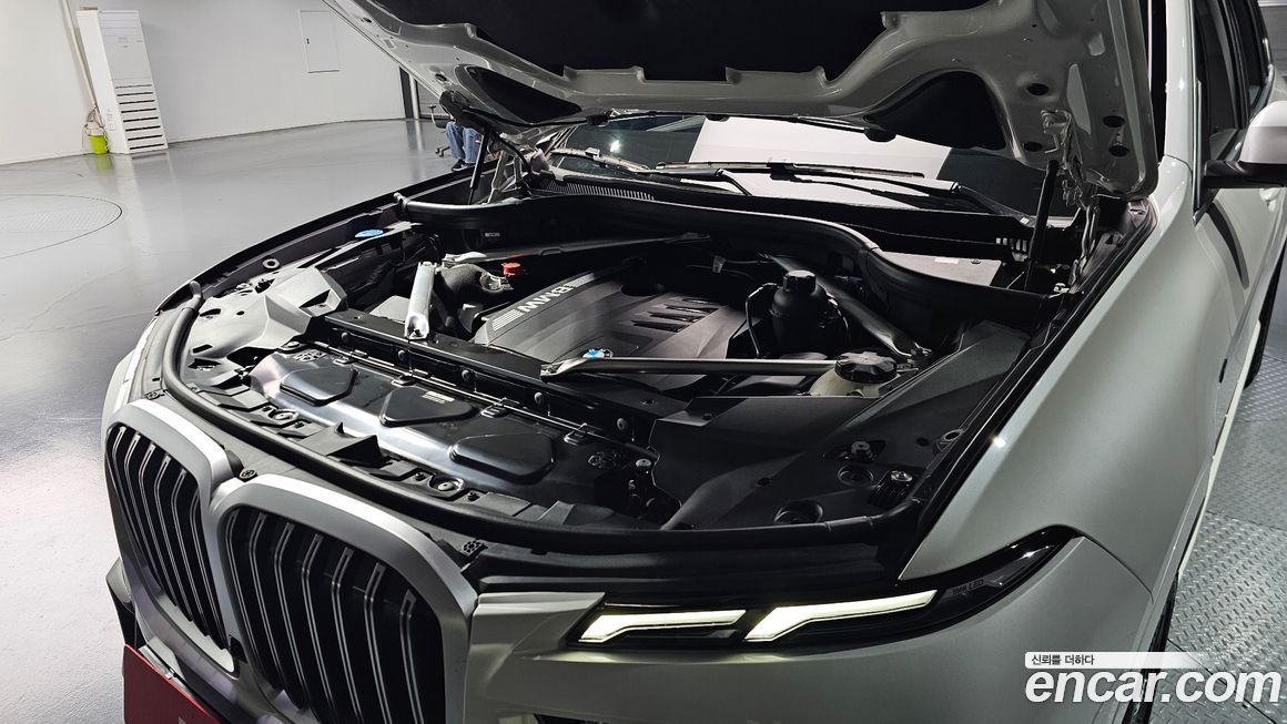 BMW X7 2025