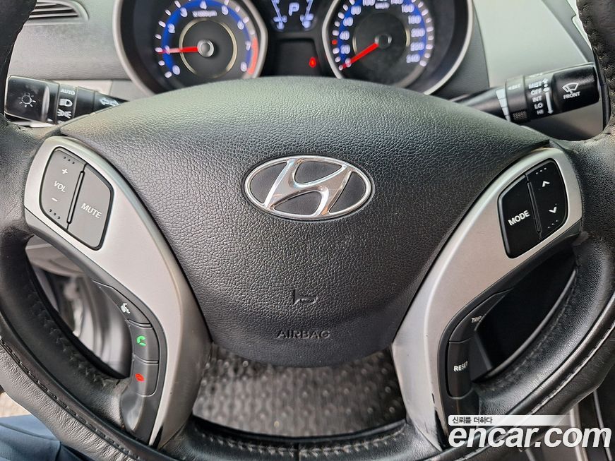 Hyundai AVANTE 2011