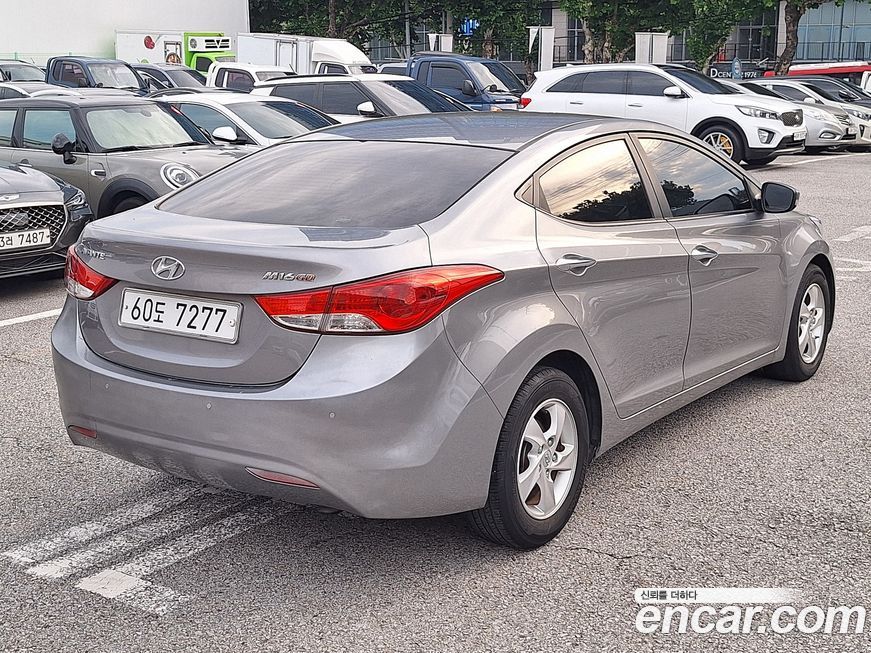 Hyundai AVANTE 2011