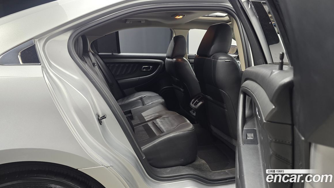 Ford Taurus 2011