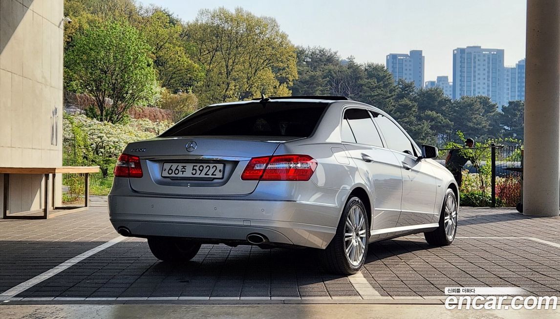 Mercedes-Benz E-Class 2012