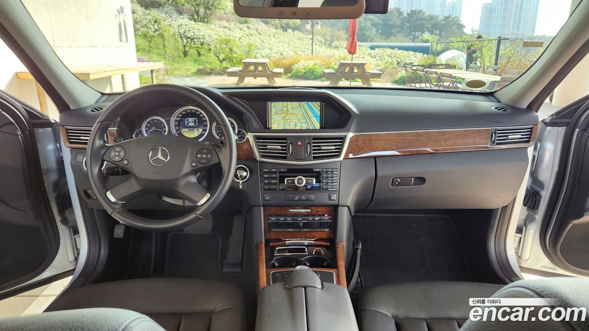 Mercedes-Benz E-Class 2012