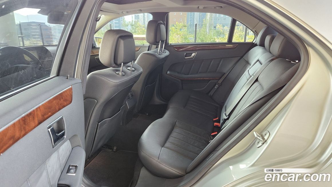 Mercedes-Benz E-Class 2012