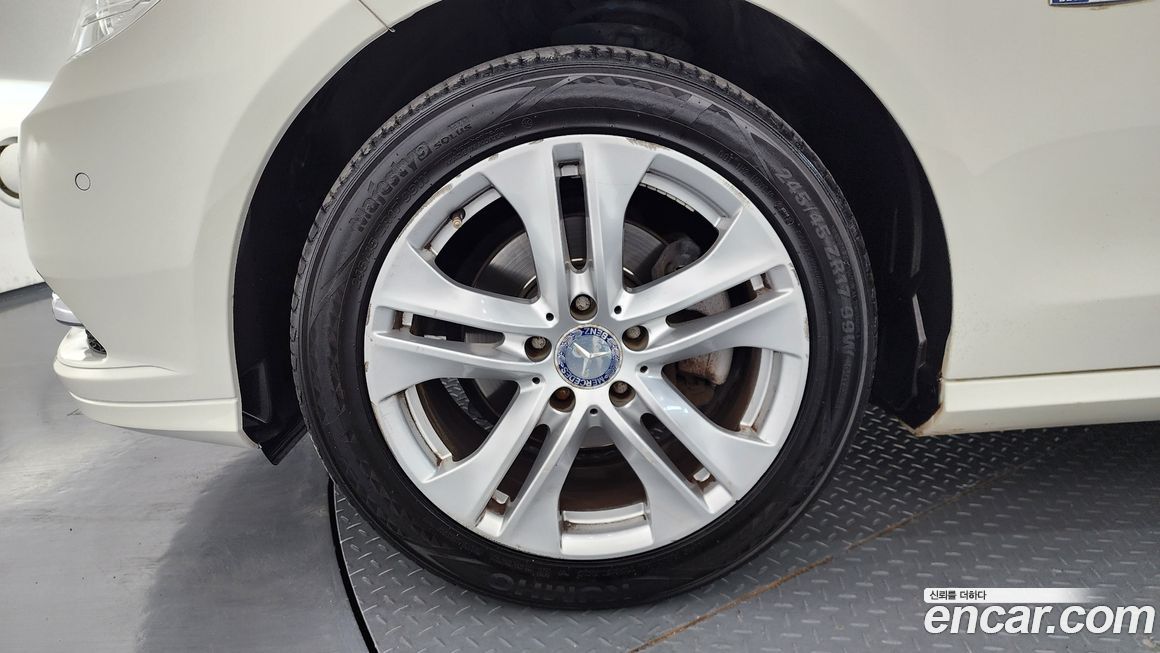 Mercedes-Benz E-Class 2012