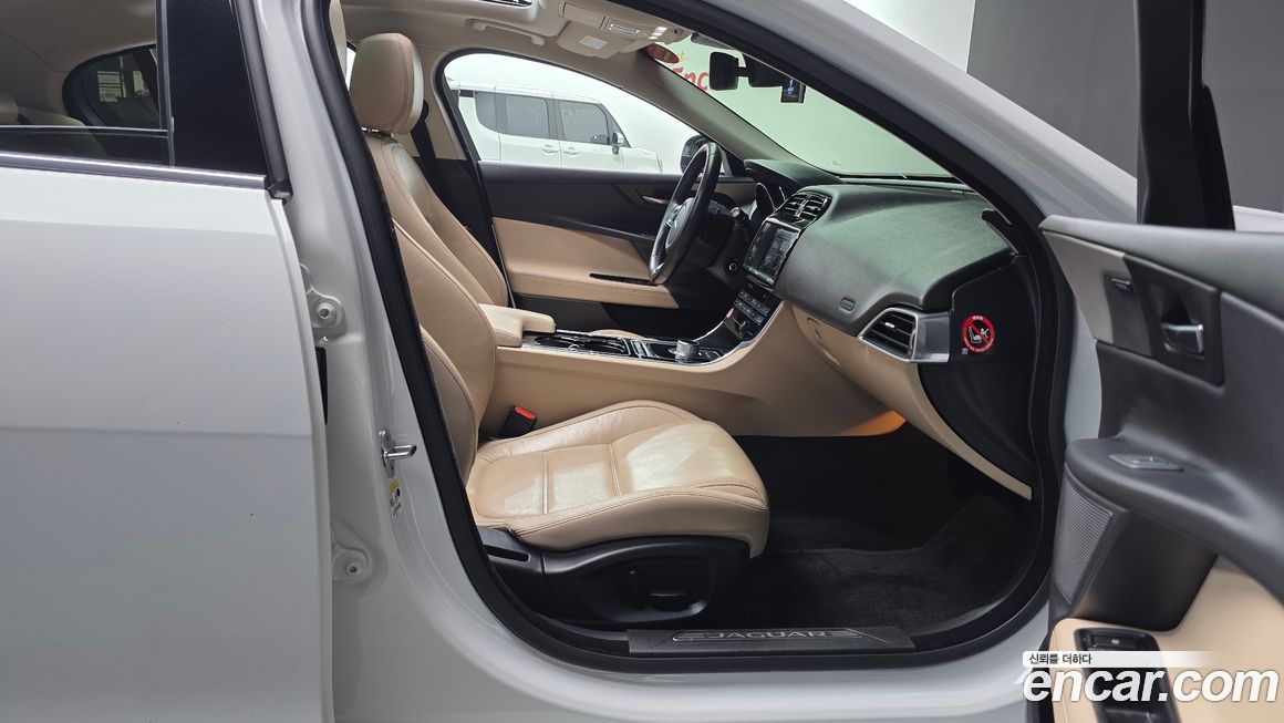 Jaguar XE 2016