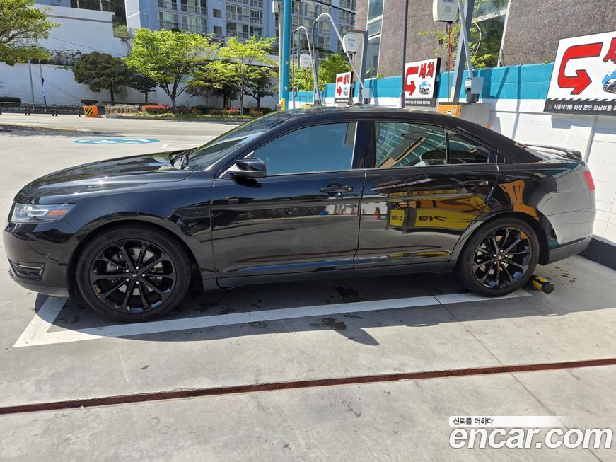 Ford Taurus 2015
