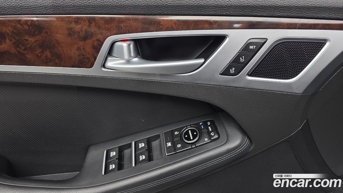 Hyundai Genesis 2016