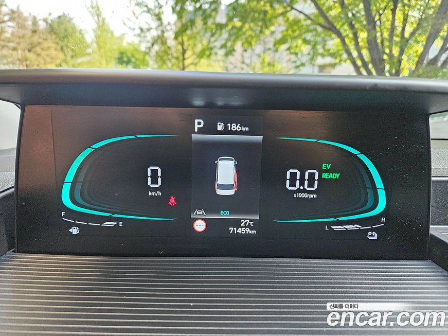 Hyundai Staria 2025
