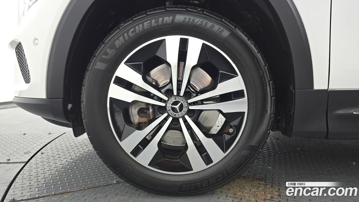 Mercedes-Benz GLB-Class 2021