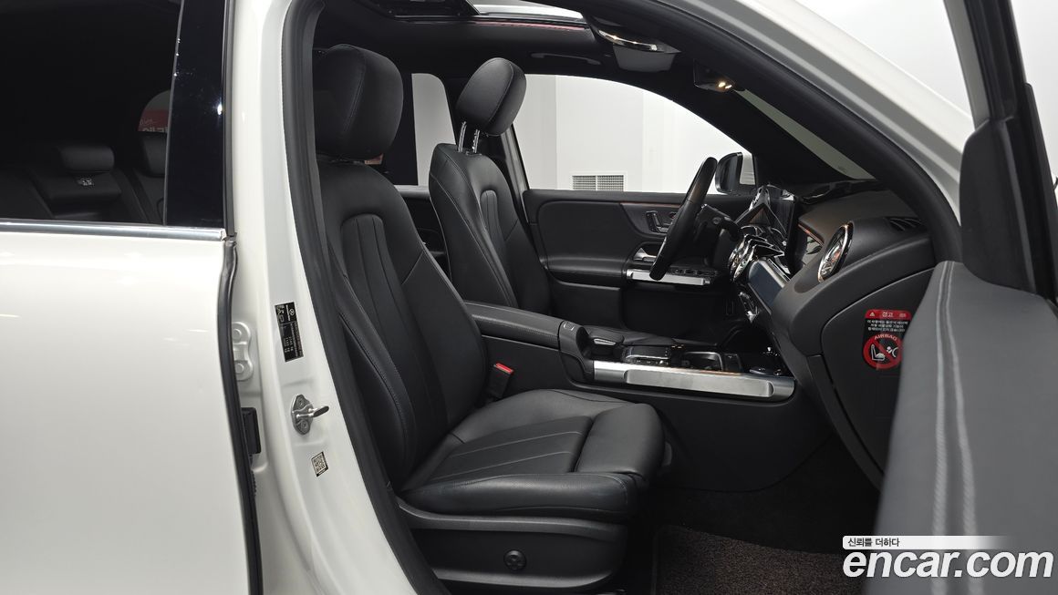 Mercedes-Benz GLB-Class 2021