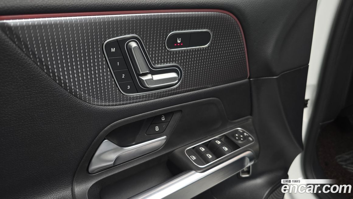 Mercedes-Benz GLB-Class 2021