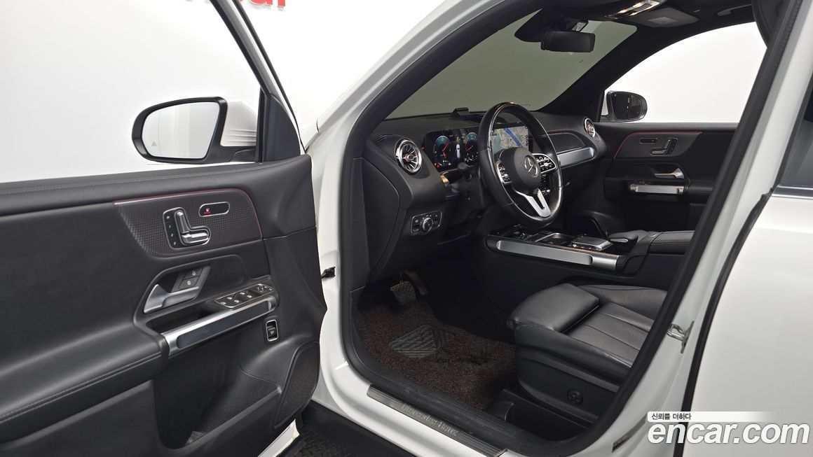 Mercedes-Benz GLB-Class 2021