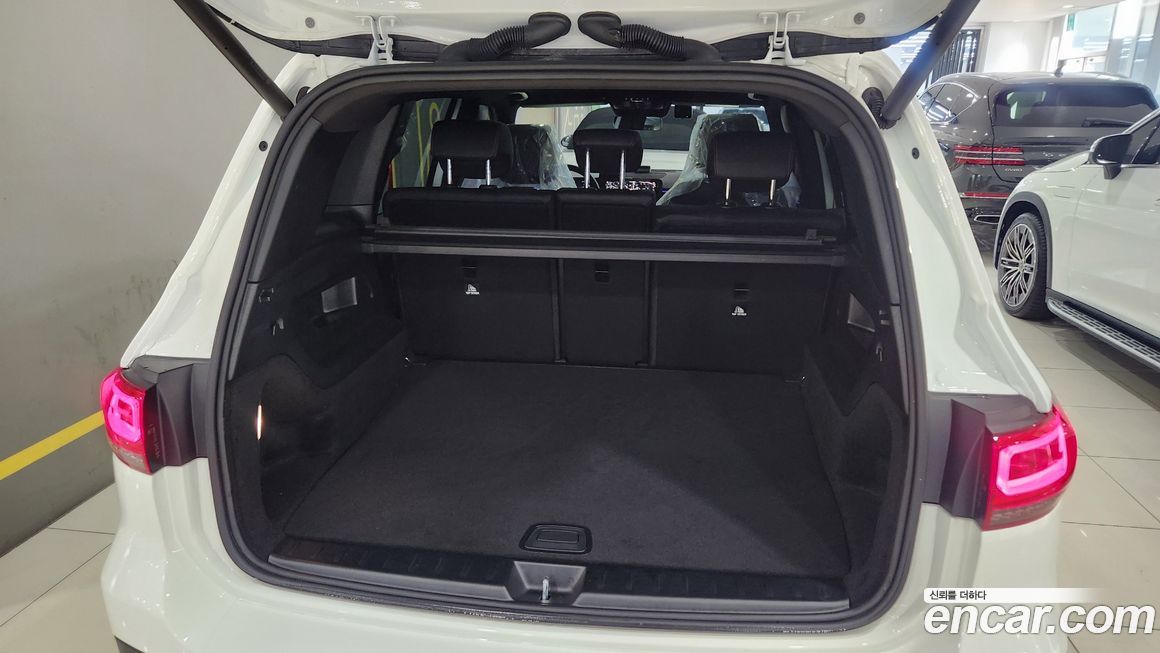 Mercedes-Benz GLB-Class 2023