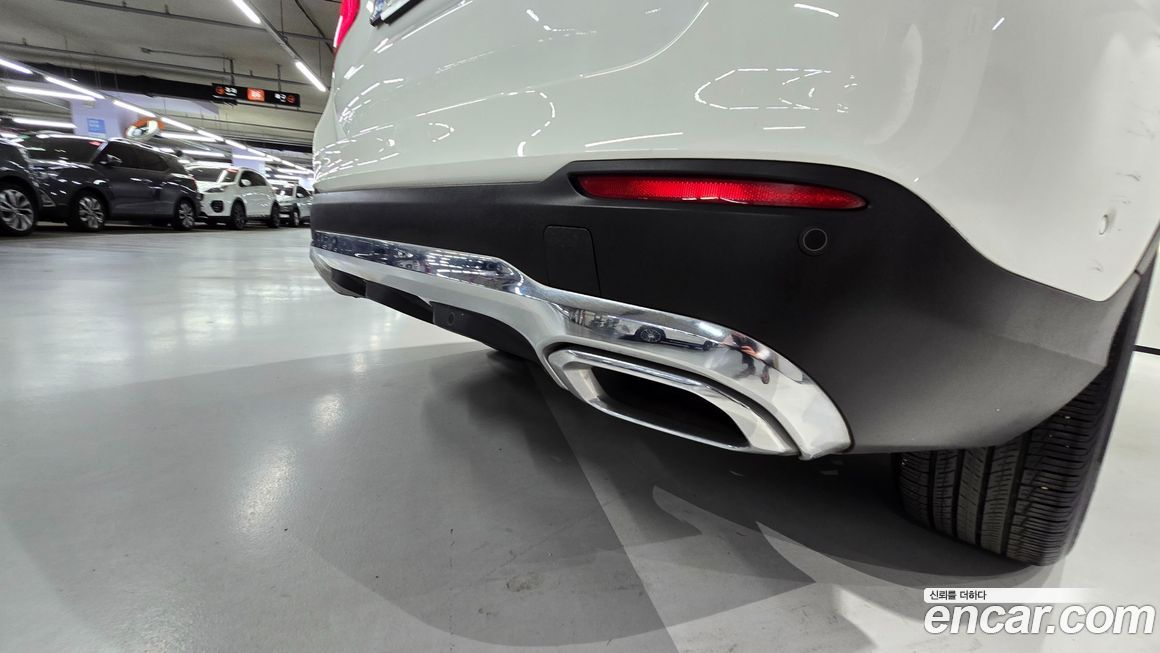 Mercedes-Benz GLC-Class 2021