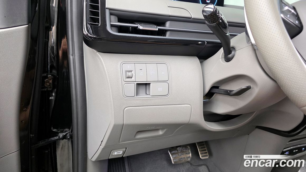 Hyundai Staria 2025