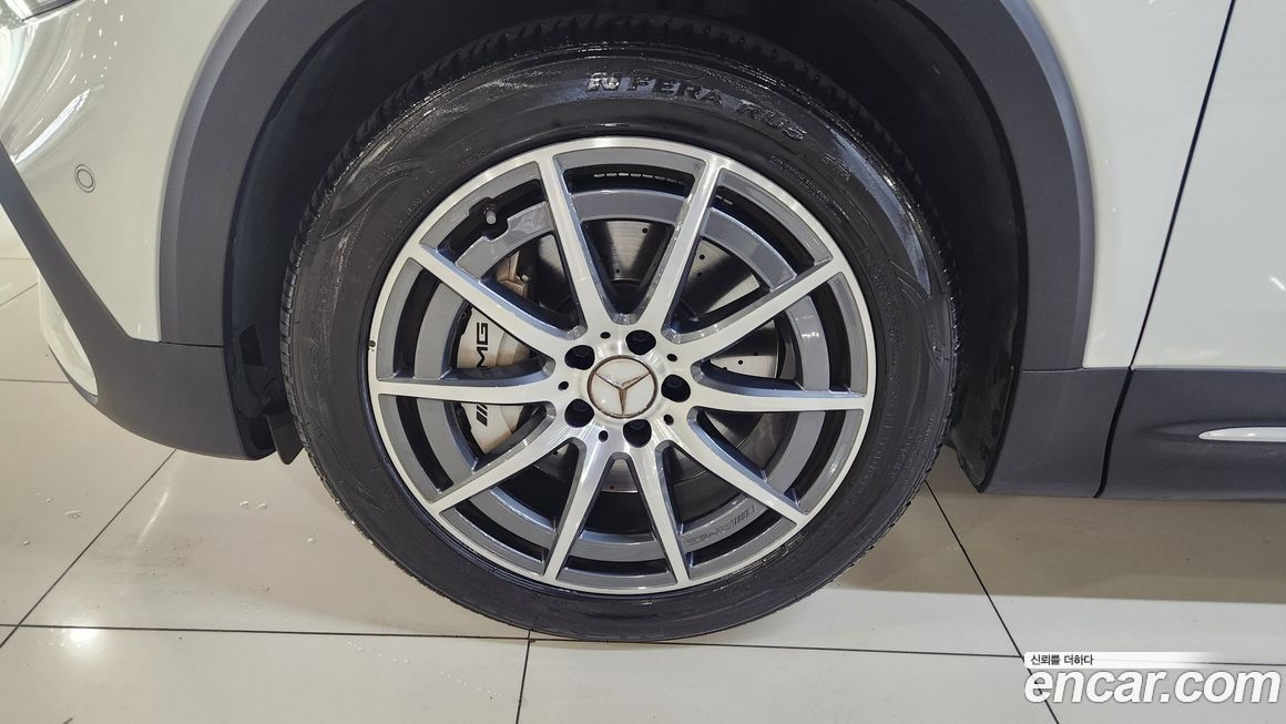 Mercedes-Benz GLB-Class 2023