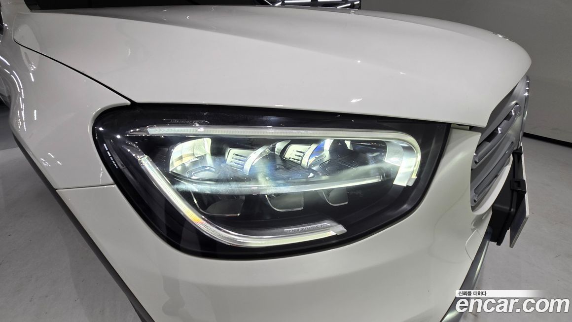 Mercedes-Benz GLC-Class 2021