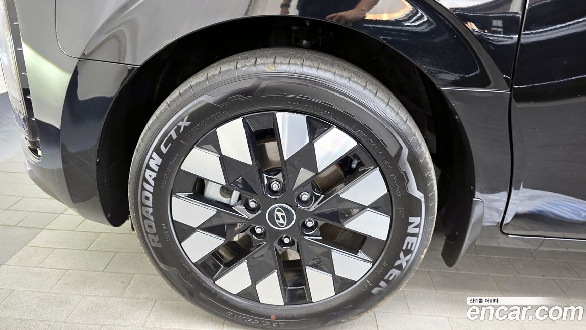 Hyundai Staria 2025