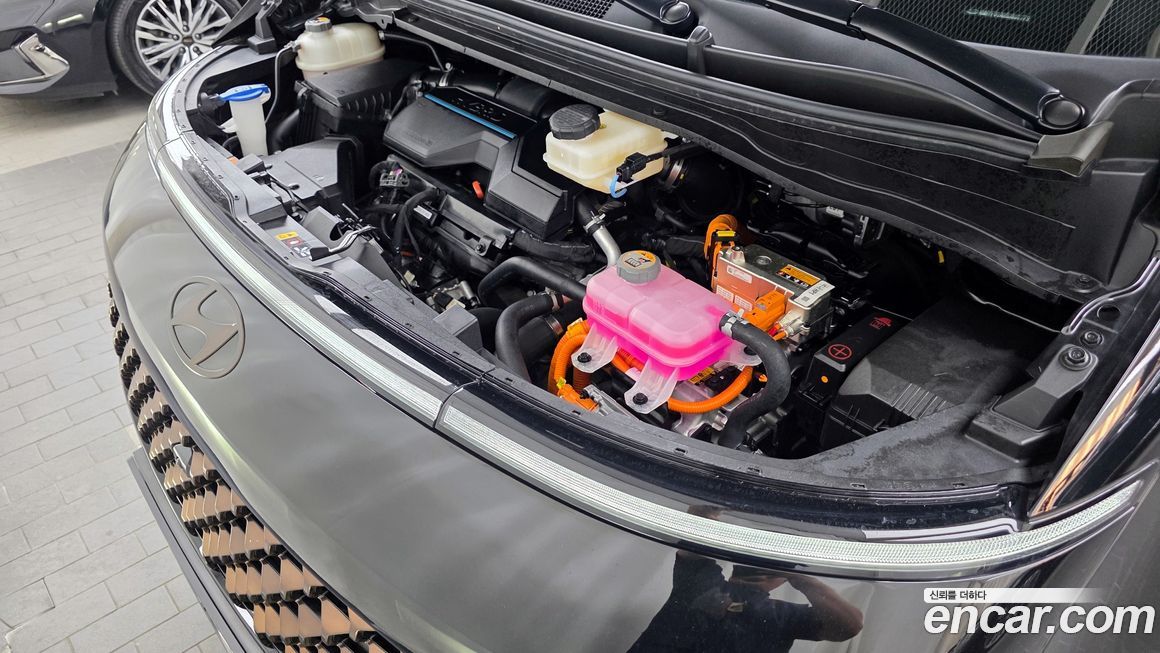 Hyundai Staria 2025