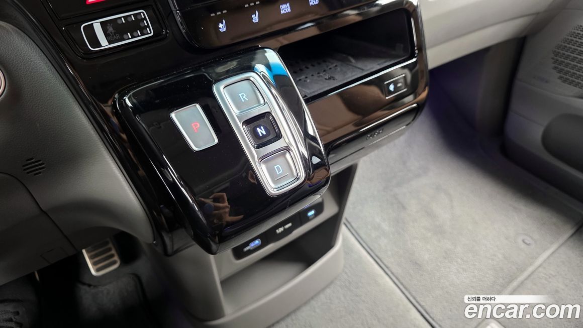 Hyundai Staria 2025