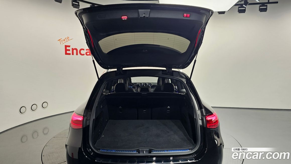 Mercedes-Benz GLC-Class 2023