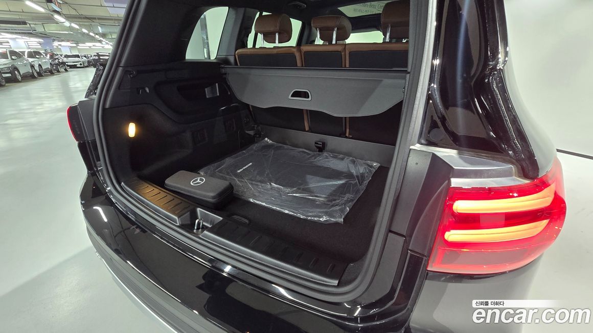 Mercedes-Benz GLB-Class 2025