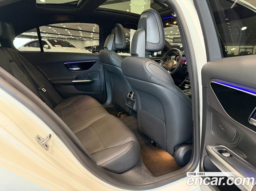 Mercedes-Benz C-Class 2024