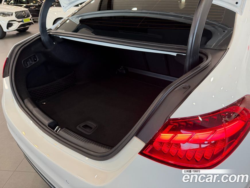 Mercedes-Benz C-Class 2024