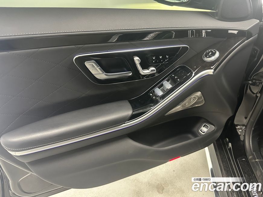 Mercedes-Benz S-Class 2024