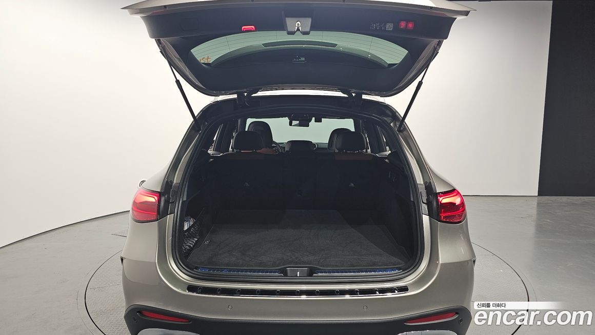 Mercedes-Benz GLC-Class 2024