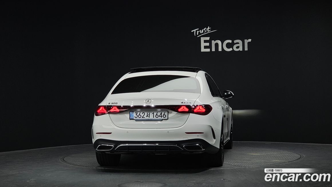 Mercedes-Benz E-Class 2024