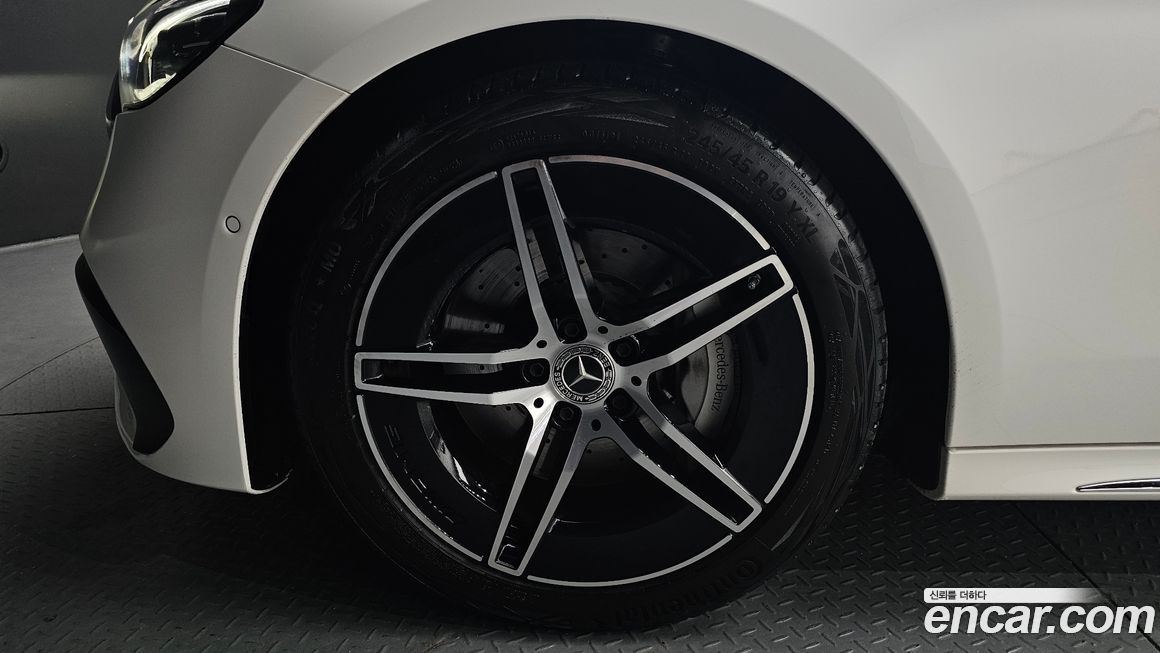 Mercedes-Benz E-Class 2024