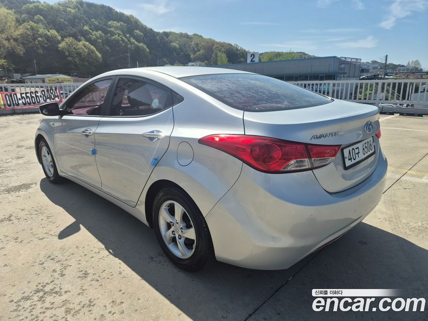 Hyundai AVANTE 2013