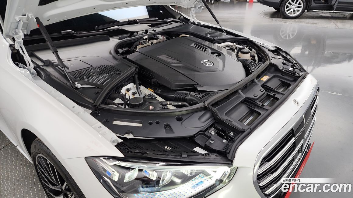 Mercedes-Benz S-Class 2024