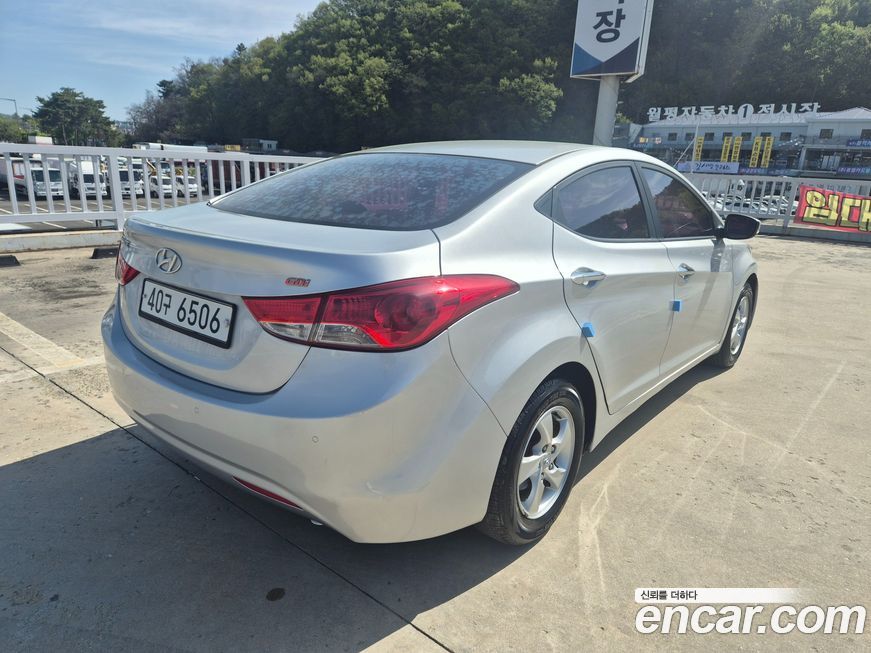 Hyundai AVANTE 2013