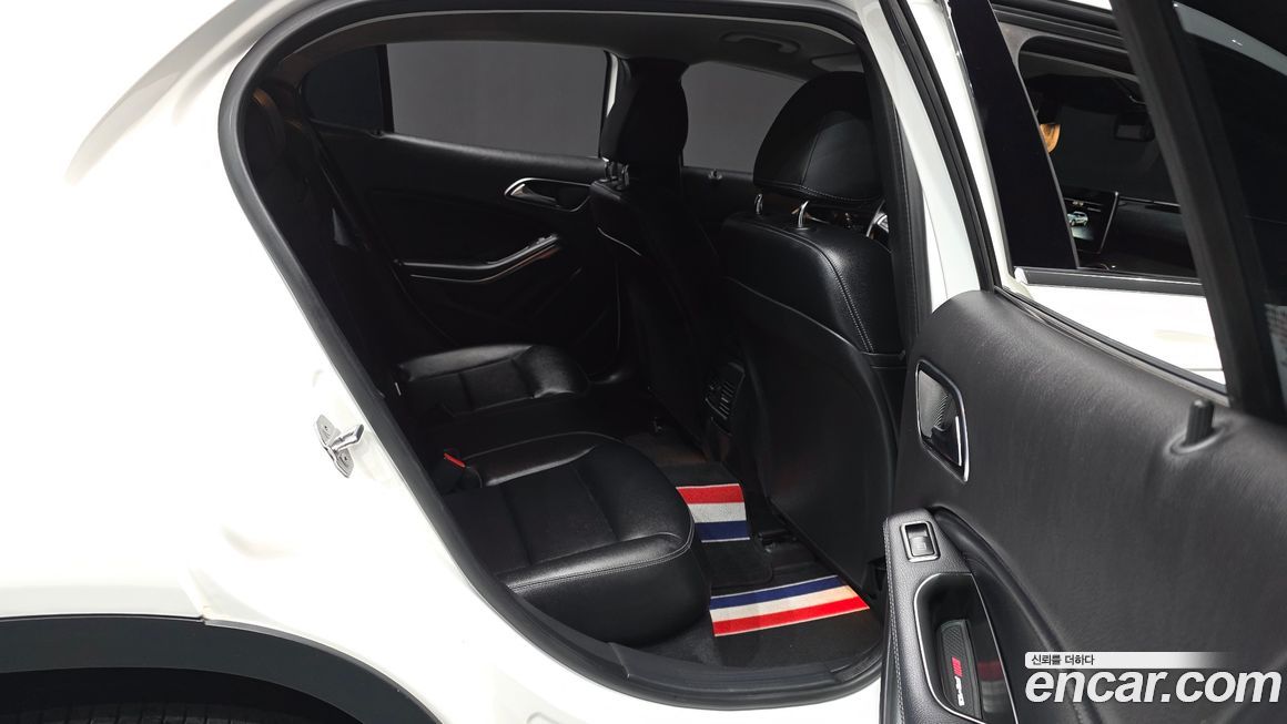 Mercedes-Benz GLA-Class 2019