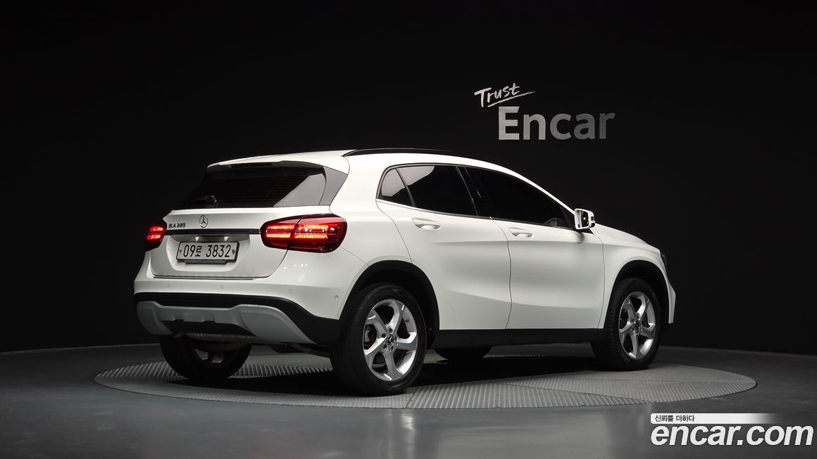 Mercedes-Benz GLA-Class 2019