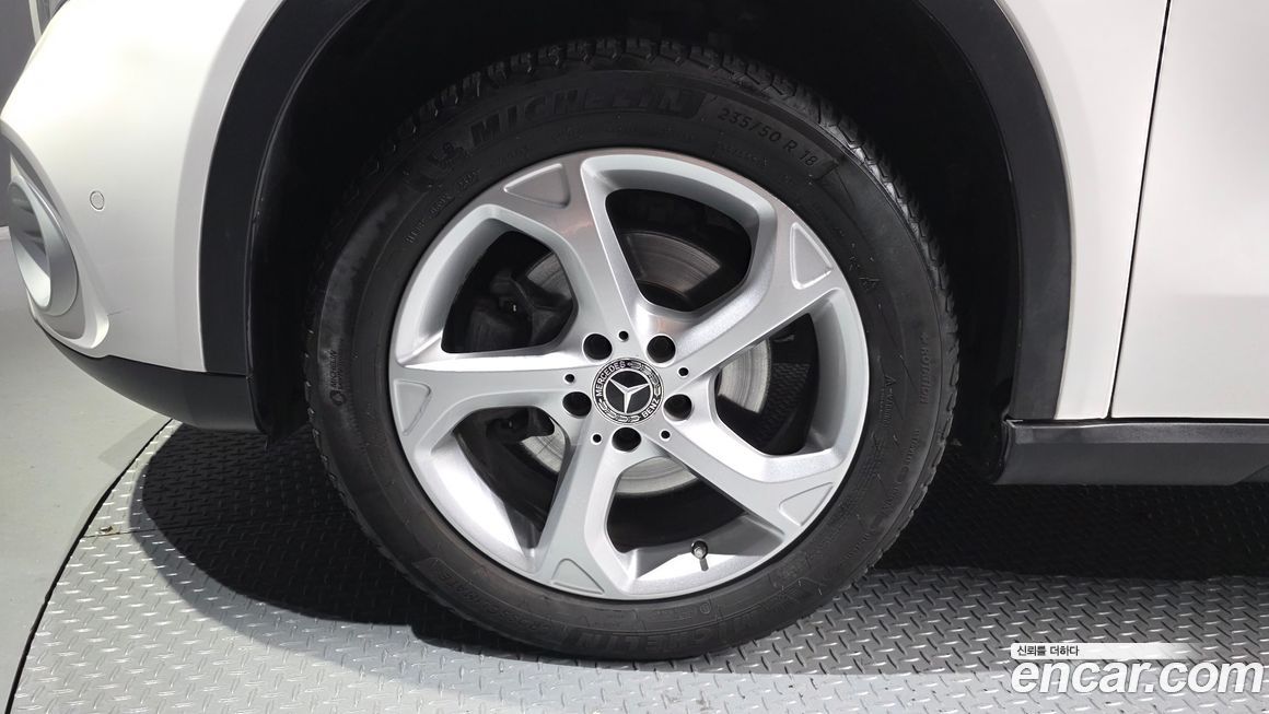 Mercedes-Benz GLA-Class 2019