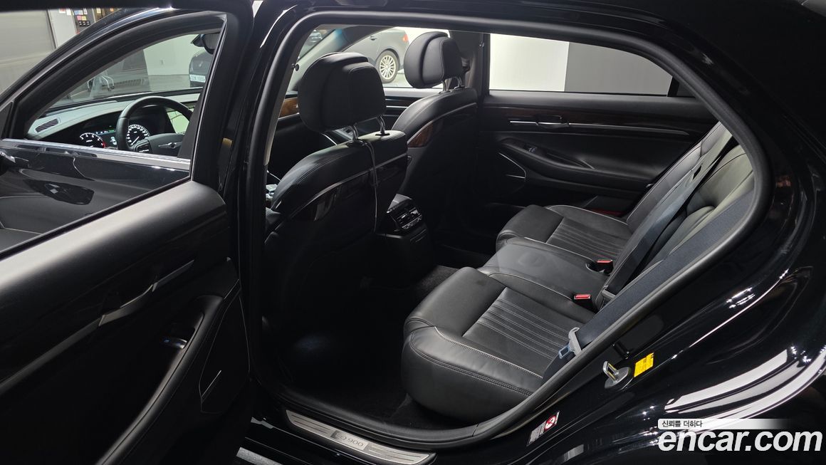 Genesis EQ900 2016