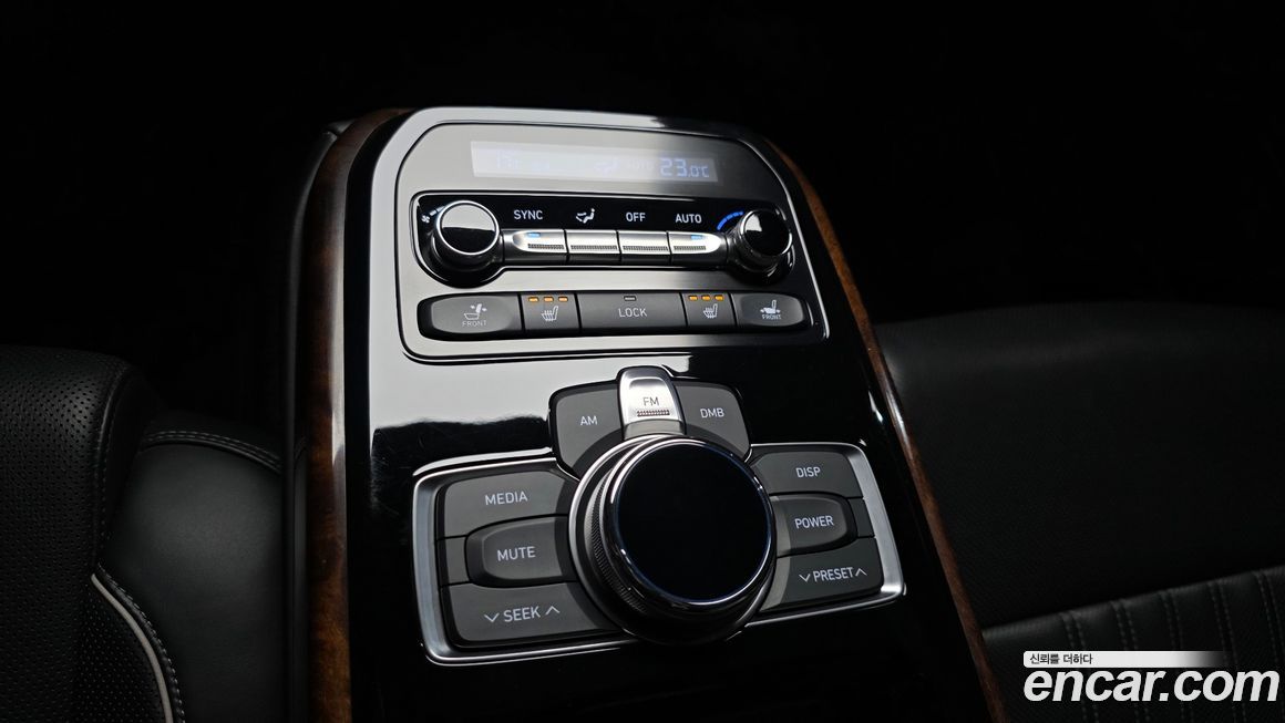 Genesis EQ900 2016