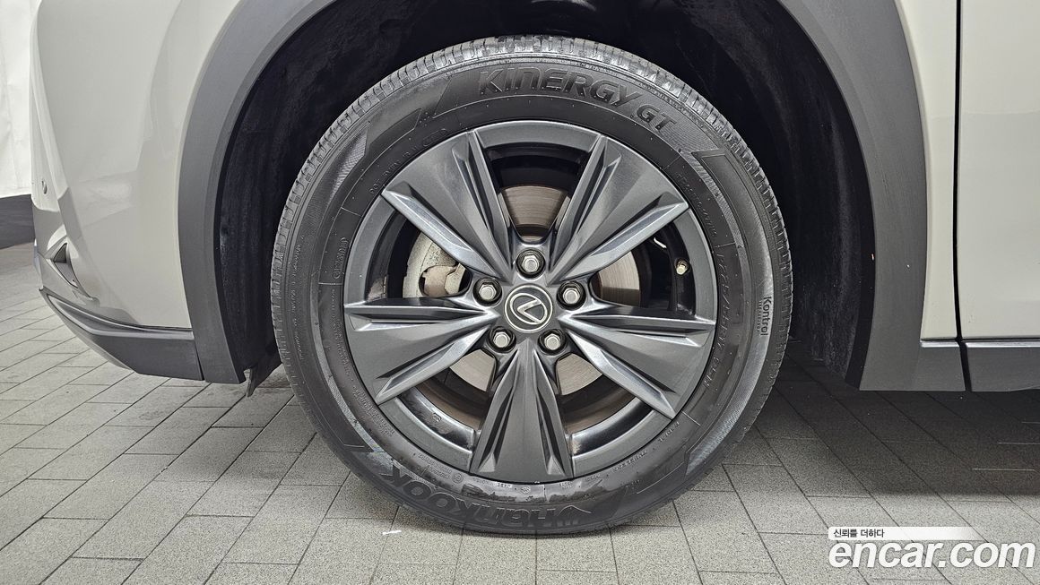 Lexus UX 2020