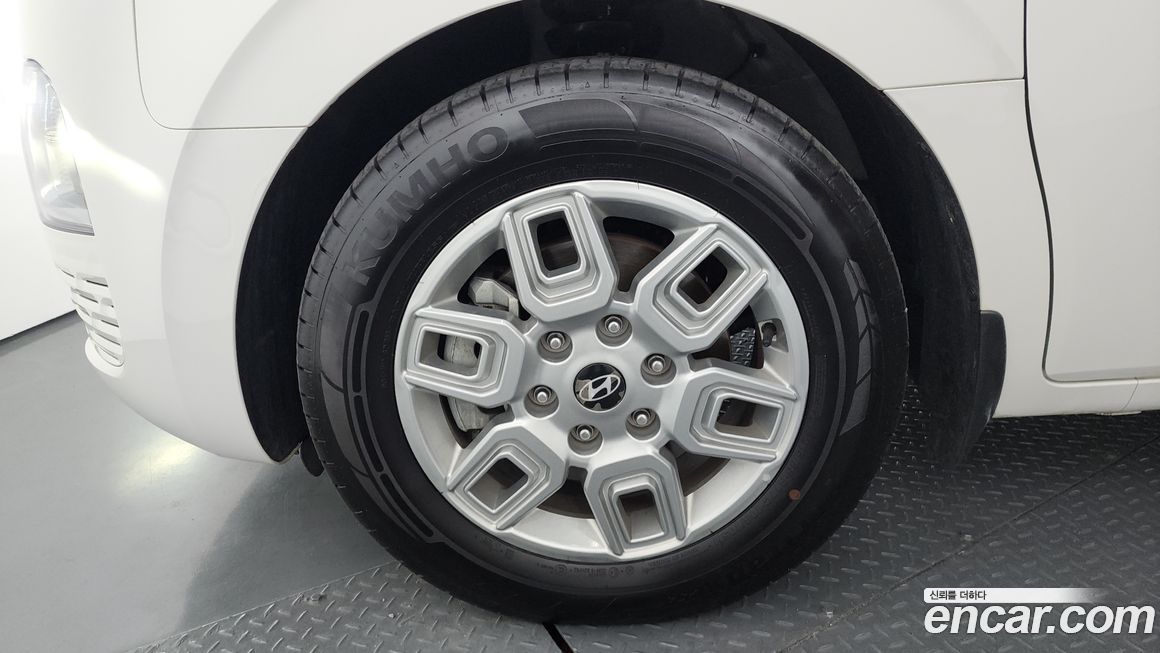 Hyundai Staria 2025