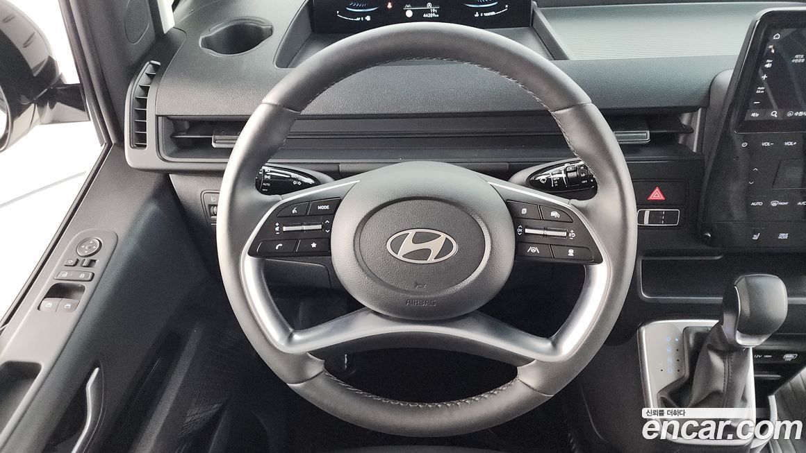 Hyundai Staria 2025