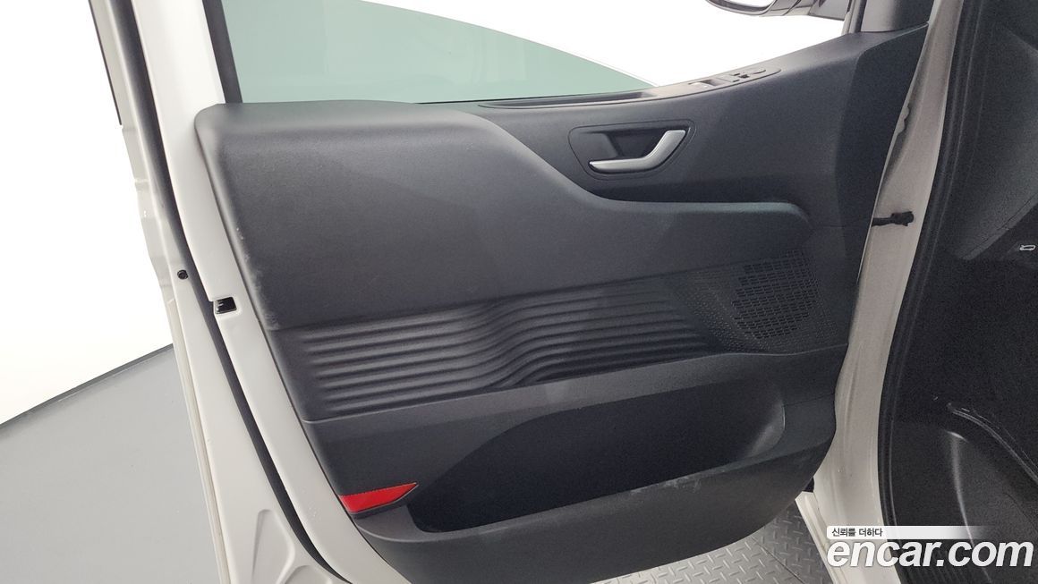 Hyundai Staria 2025