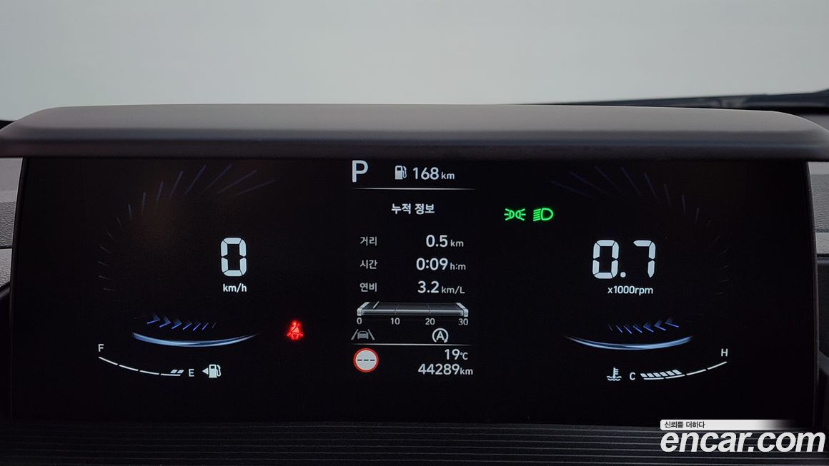 Hyundai Staria 2025